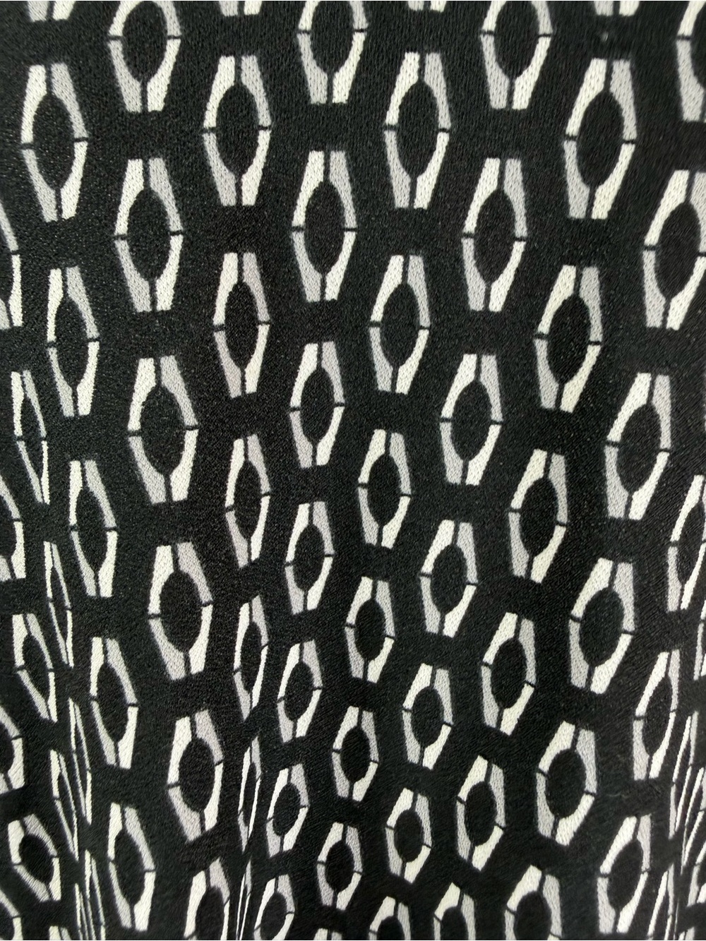 89th + Madison Black & White Patterned V-Neck Women's Top with Cutout Detail L - Picture 6 of 8